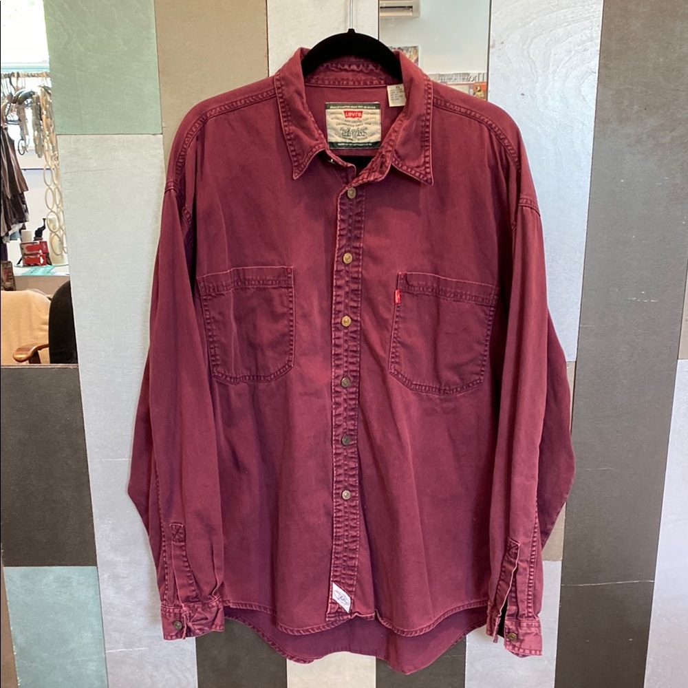 VTG 90s Levi's Men's Burgundy Shirt